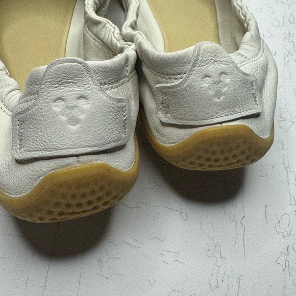Vivo Barefoot Cream Leather Flats - Picture 4 of 6